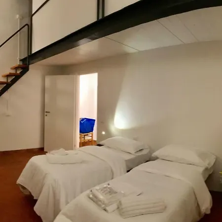 Alfani Second Floor דירה
